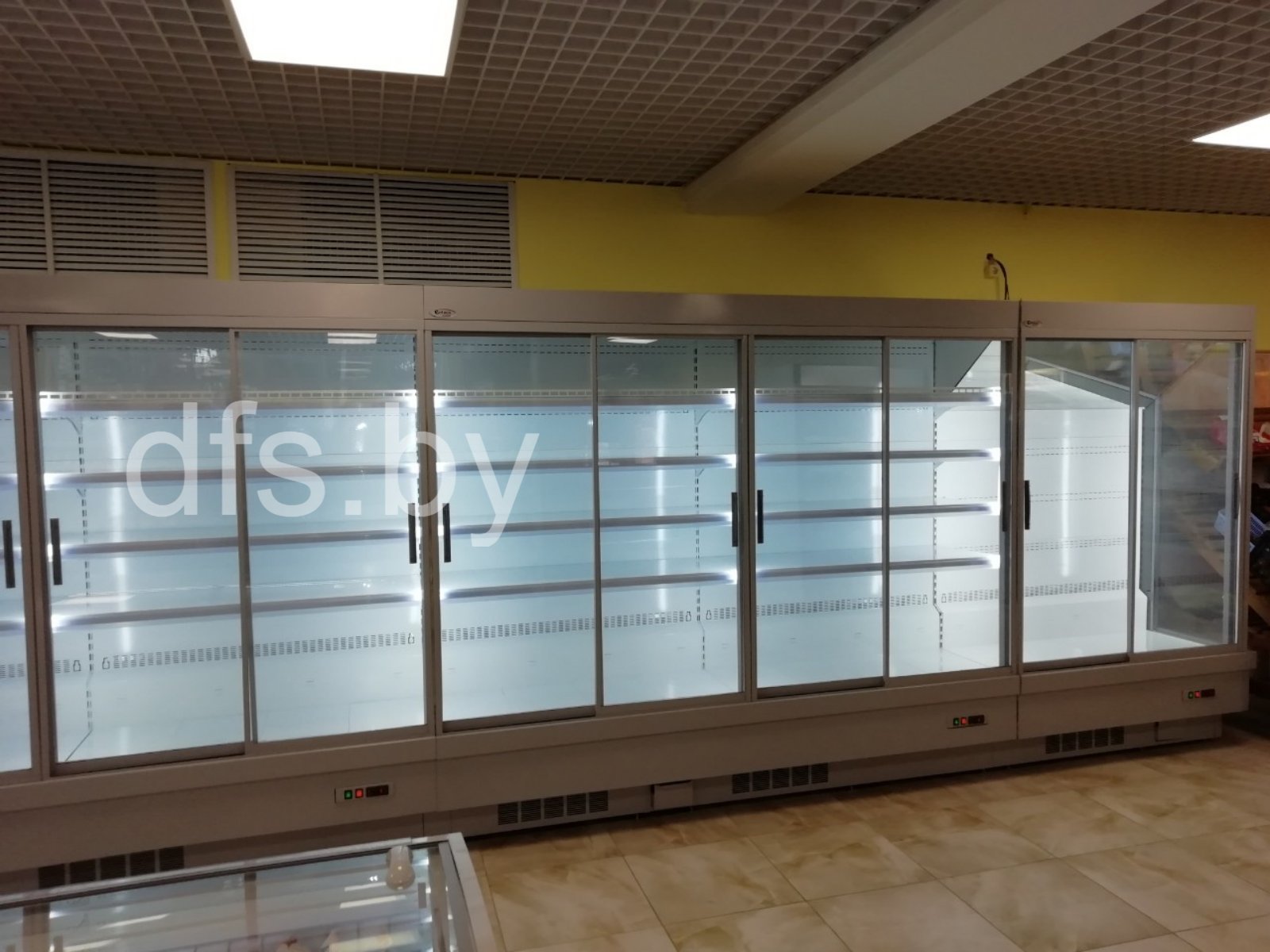 Витрины пристенные Вилия куб рд