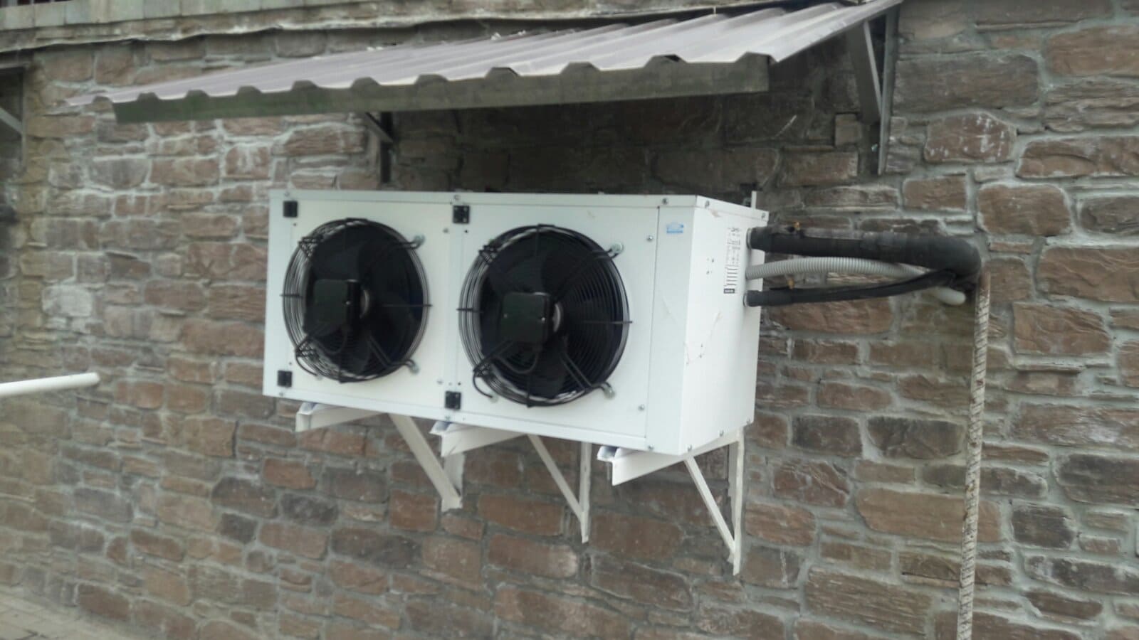 Наружный блок сплит системы для холодильной камеры, фото