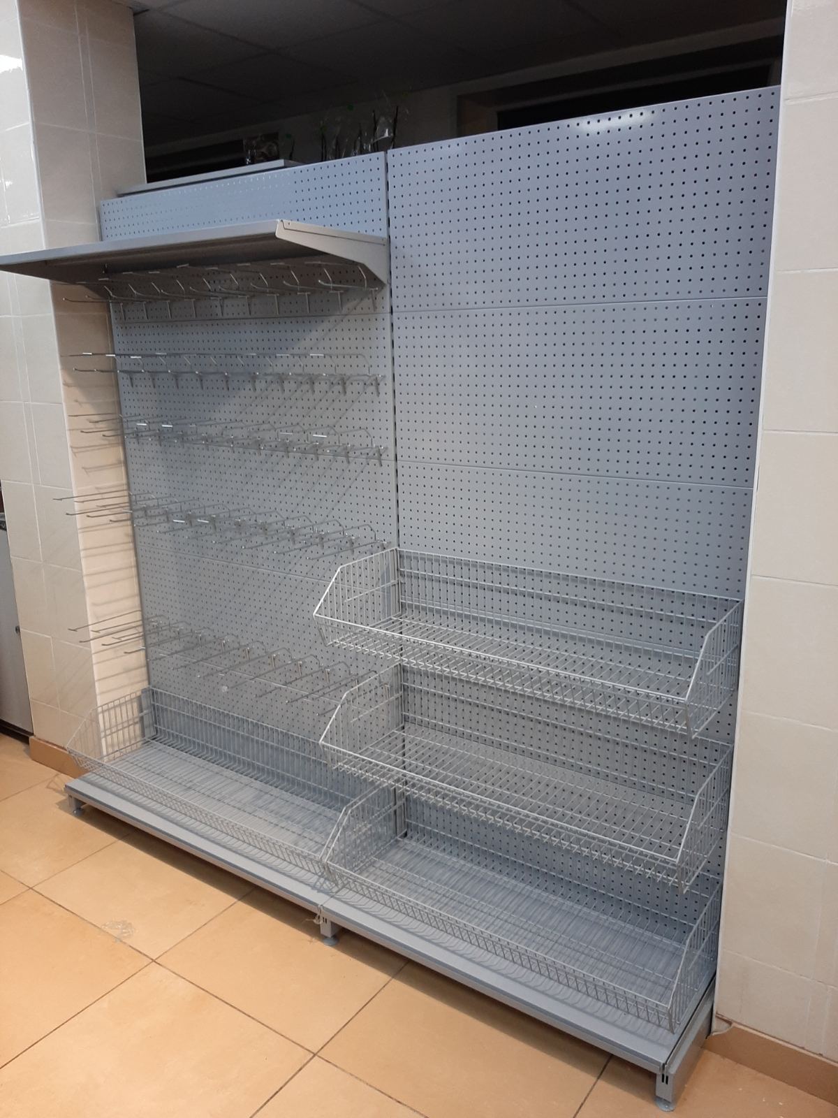 Перфорированный стеллаж фото